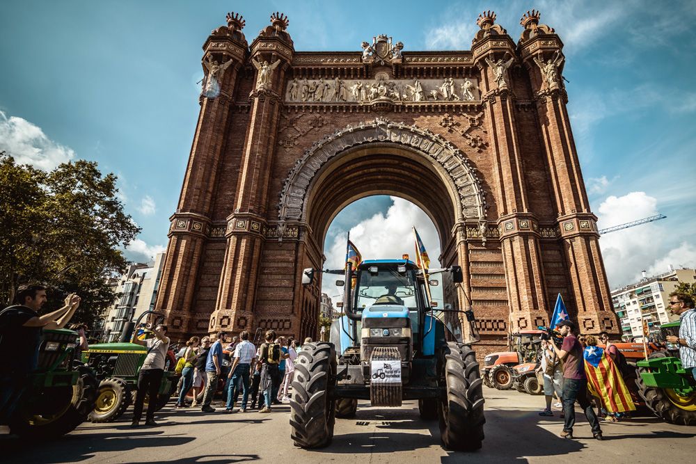October 10, 2017 - Barcelona, Catalonia, Spain - Catalan pro-independence farmers from the surrounding rural areas gather in Barcelona in support of the proclamation of a Republic in the Catalan Parliament after a secession referendum at October 1st. Spain's Central Government denies that there have been a referendum and does not accept the result as the Catalan referendum law had been suspended by Spain's constitutional court