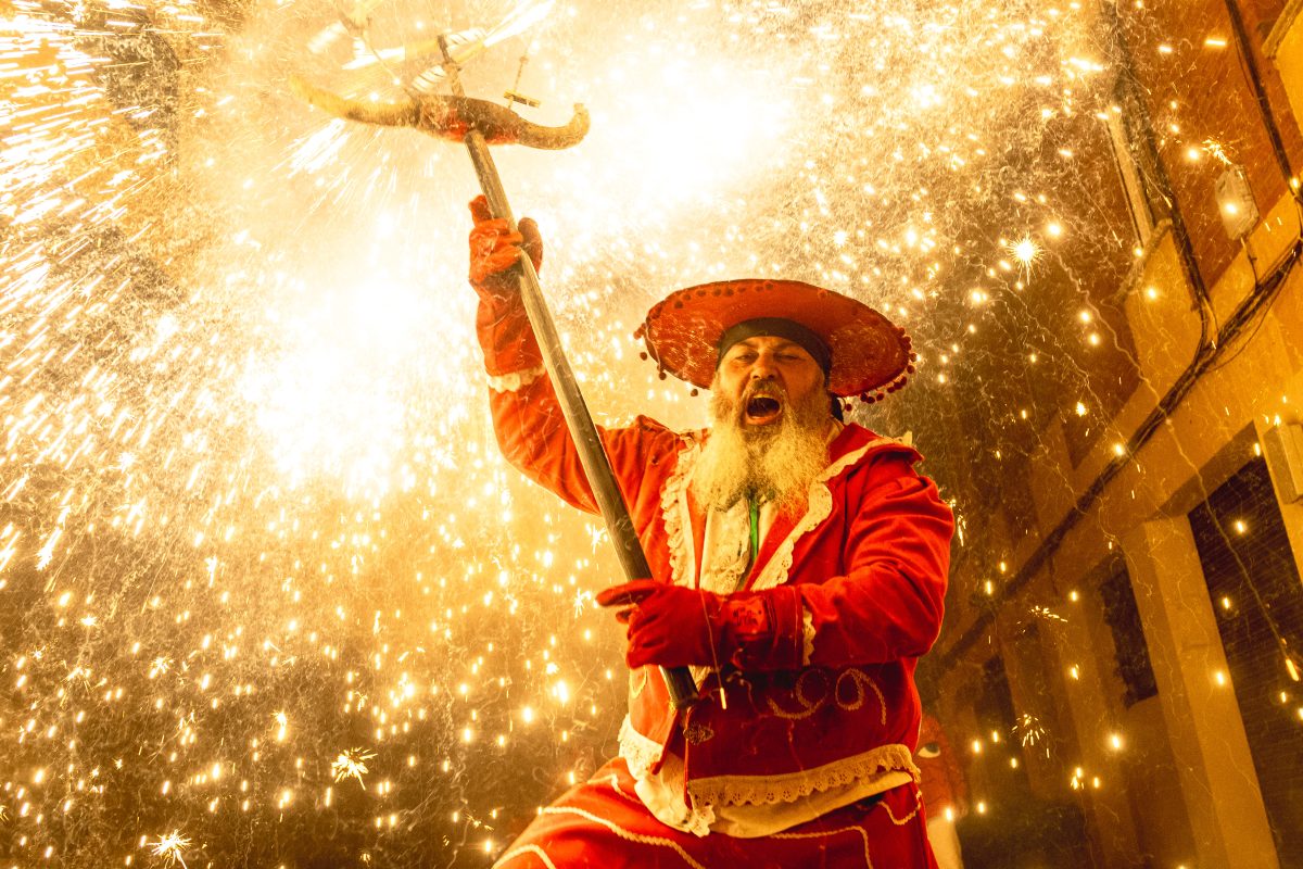 Barcelona, Spain. 25 May, 2024: A fire runner dances to traditional drums under fireworks celebrating the 30th anniversary of the 'Diables de les Corts'