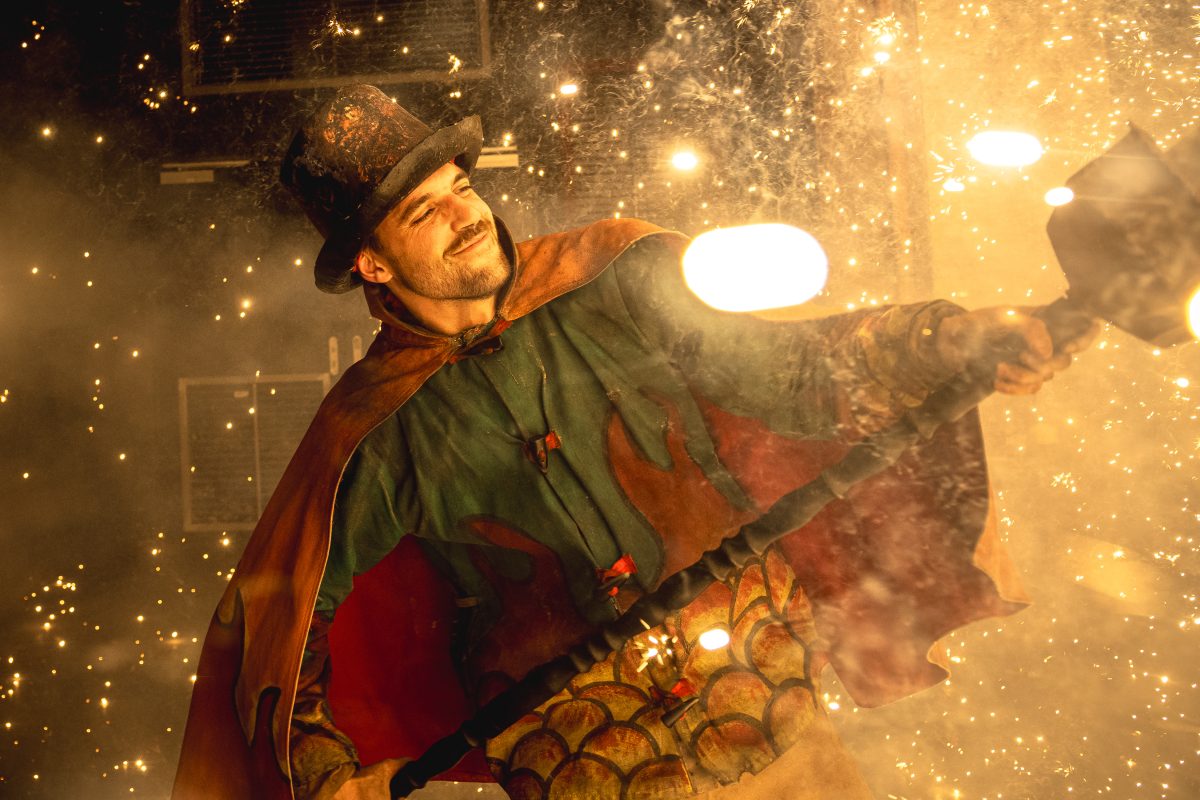 Barcelona, Spain. 25 May, 2024: A fire runner dances to traditional drums under fireworks celebrating the 30th anniversary of the 'Diables de les Corts'