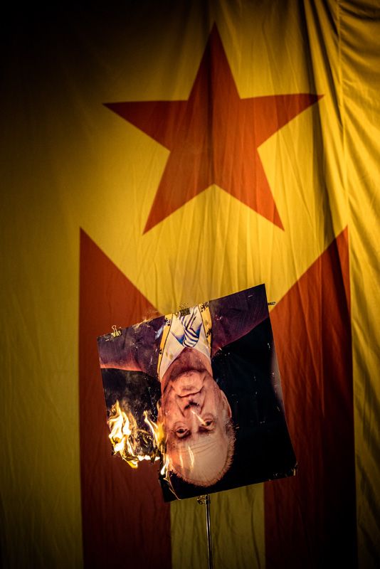 Barcelona, Spain. September 11th, 2013: A photo of Juan Carlos burns up-side-down at the end of a demonstration on Catalonia's national day