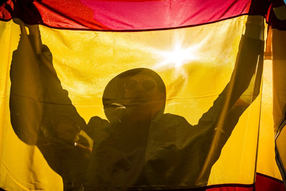 Barcelona, Spain. 6 December, 2016: A demonstrator raises his Spanish flag while he sings the anthem during a protest for the indissoluble unity of the Spanish nation and against a hypothetical independence of Catalonia on the Spanish constitution day.