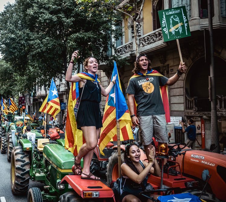 Barcelona, Spain. 29 September, 2017: Catalan pro-independence farmers from the surrounding rural area build enter the city of Barcelona in support of the planned secession referendum at October1st. Spain's constitutional court has suspended the Catalan referendum law after the Central Government has challenged it in the Courts