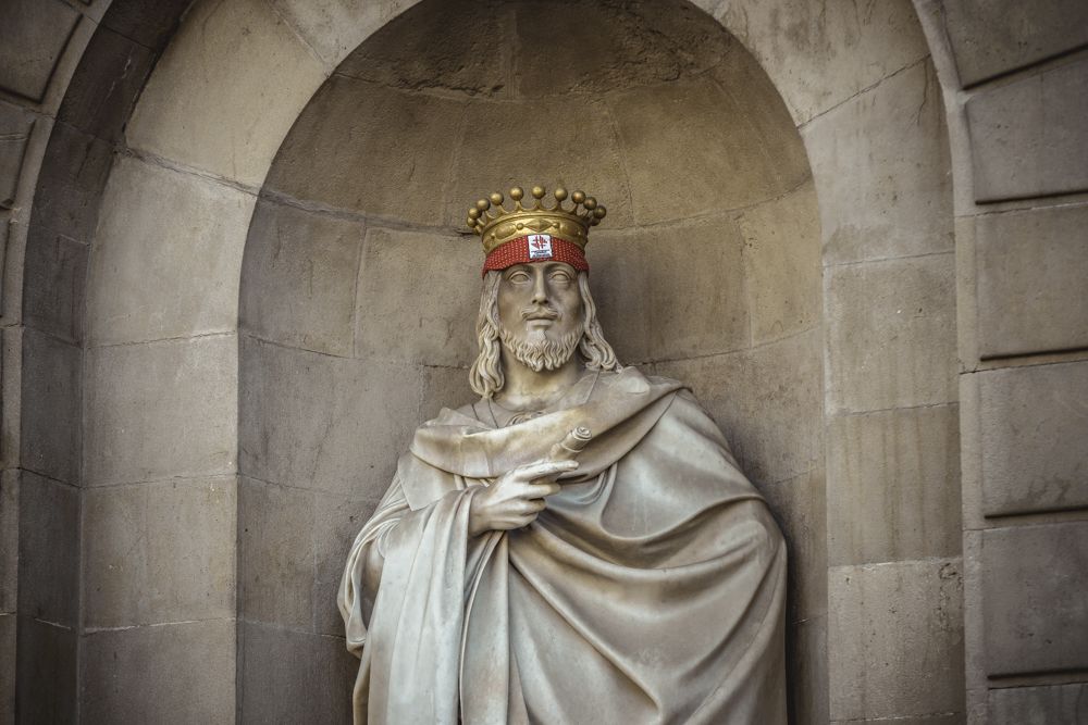 Barcelona, Spain. 25 September, 2016: The statue of 'Jaume I' at the facade of Barcelona's city hall wears a headband from the 'Castellers de Barcelona' during the 'Merce 2016